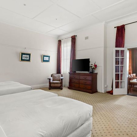The Robertson Hotel Екстериор снимка