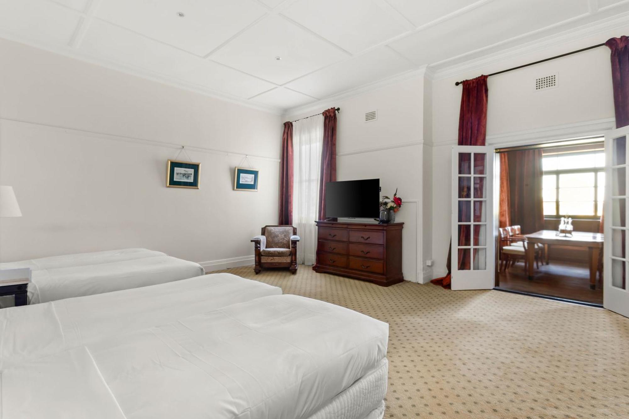 The Robertson Hotel Екстериор снимка