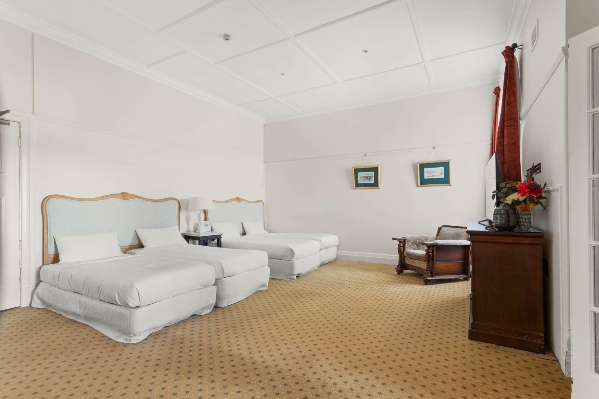 The Robertson Hotel Екстериор снимка
