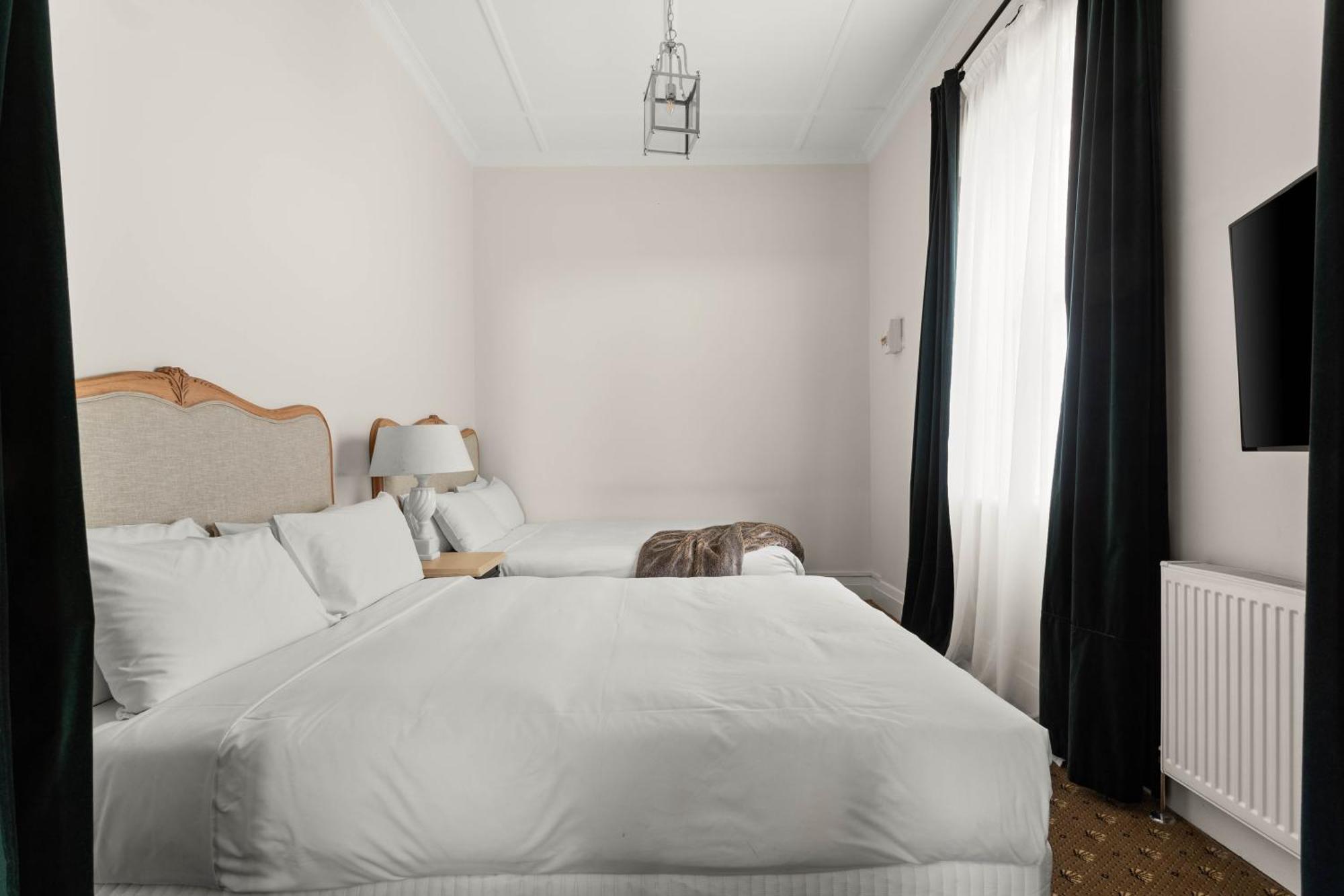 The Robertson Hotel Екстериор снимка
