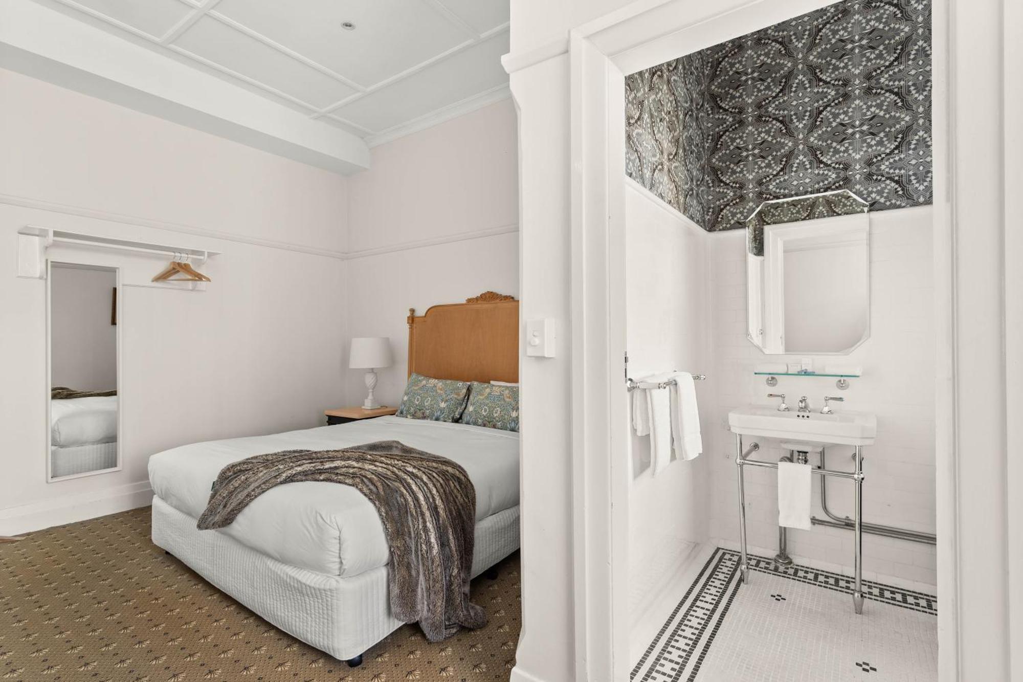 The Robertson Hotel Екстериор снимка