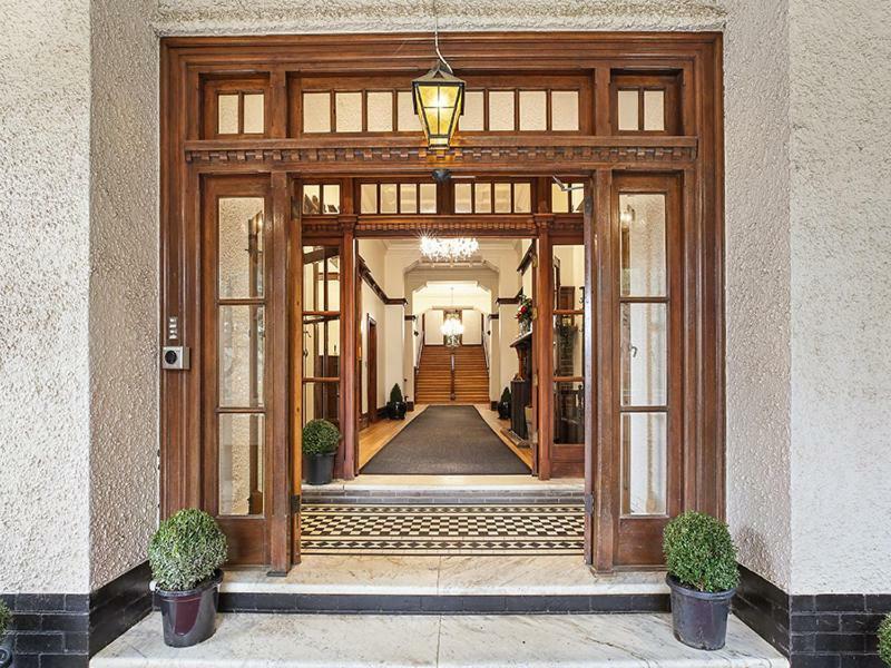 The Robertson Hotel Екстериор снимка